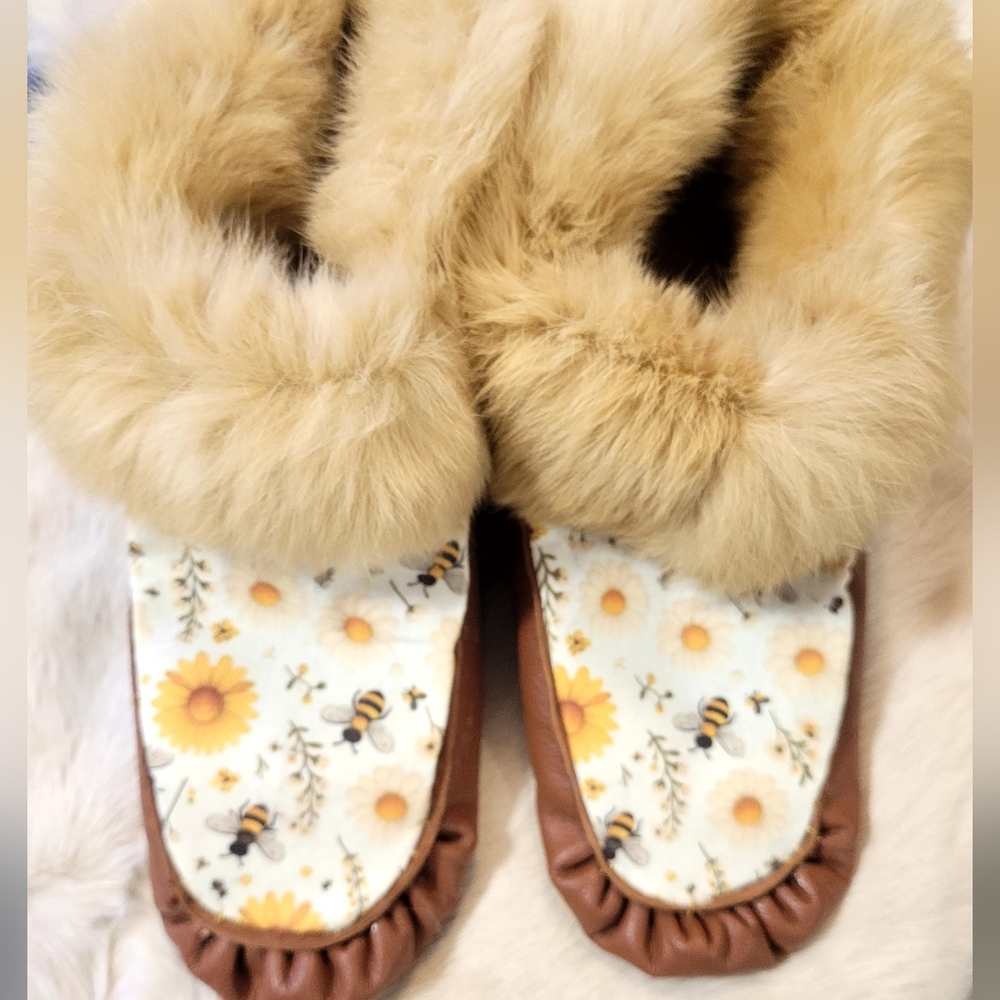 Floral Fur-trimmed Moccasins